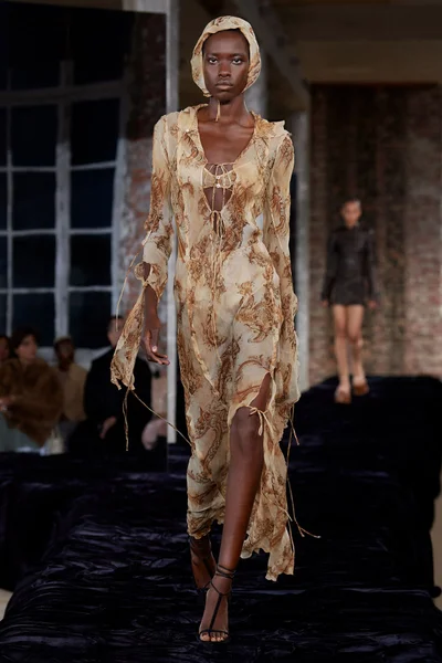 Look 5